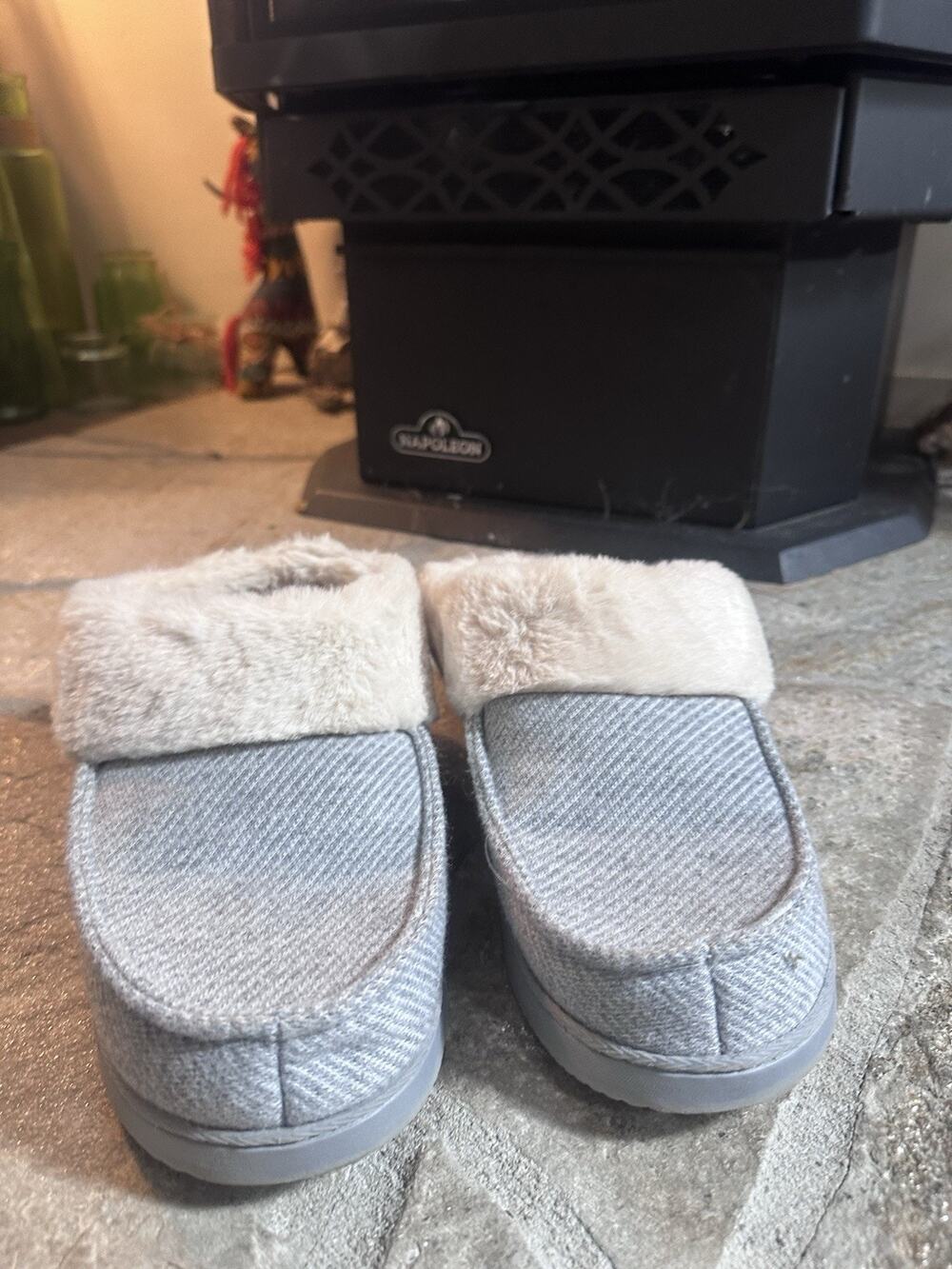 Dearfoams Womens Memory Foam Clog Light Gray Faux Fur Size 11-13